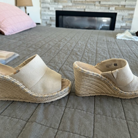 Tom’s two tone wedge slide - Picture 5 of 7